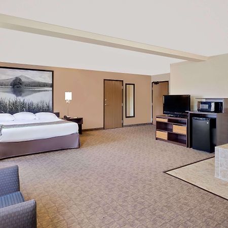 Super 8 By Wyndham Lebanon Hotell Exteriör bild