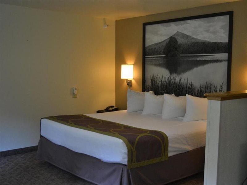 Super 8 By Wyndham Lebanon Hotell Exteriör bild